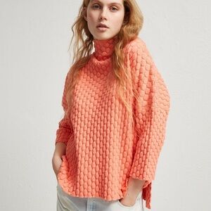 French Connection Mona Mozart Knit Oversized
Jumper Coral Textured Sweater